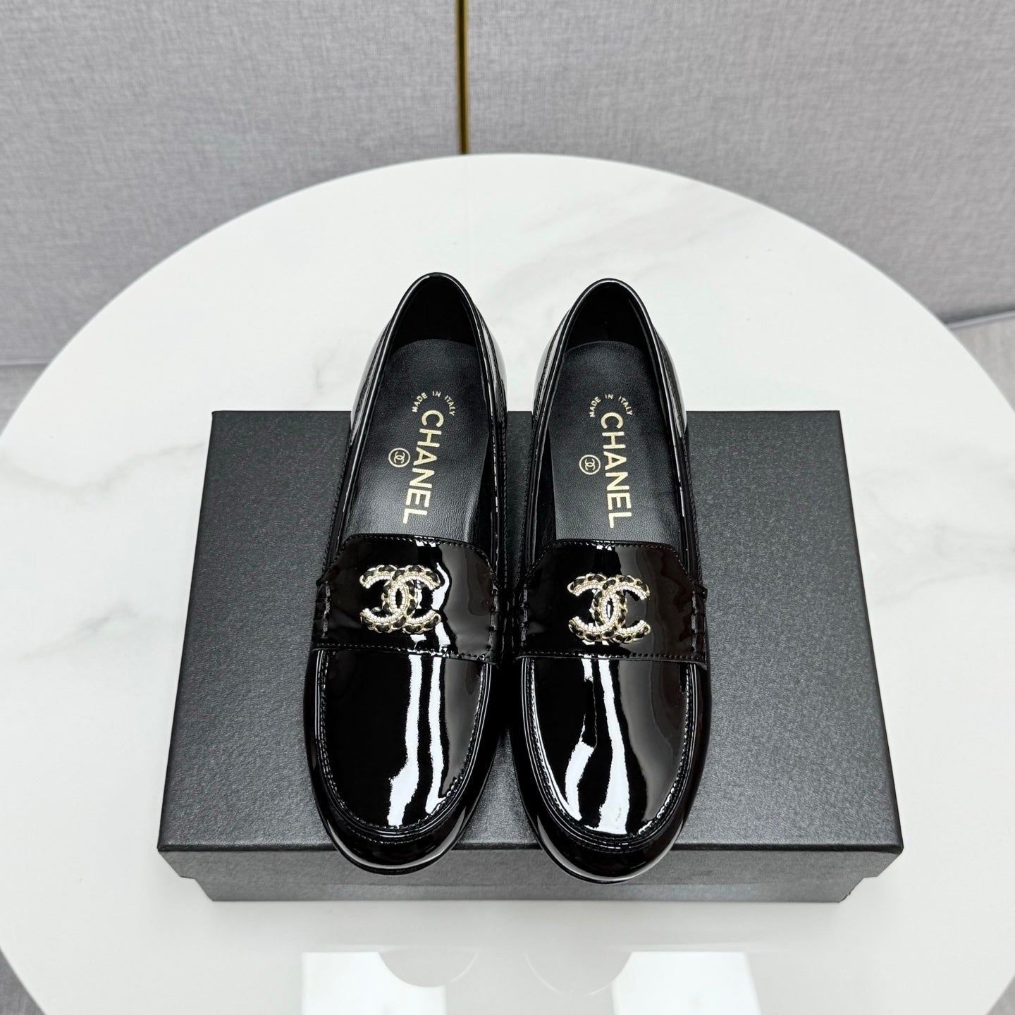 CHANEL LOAFER 25S IN BLACK GLOSSY LEATHER WITH GOLD HARDWARE