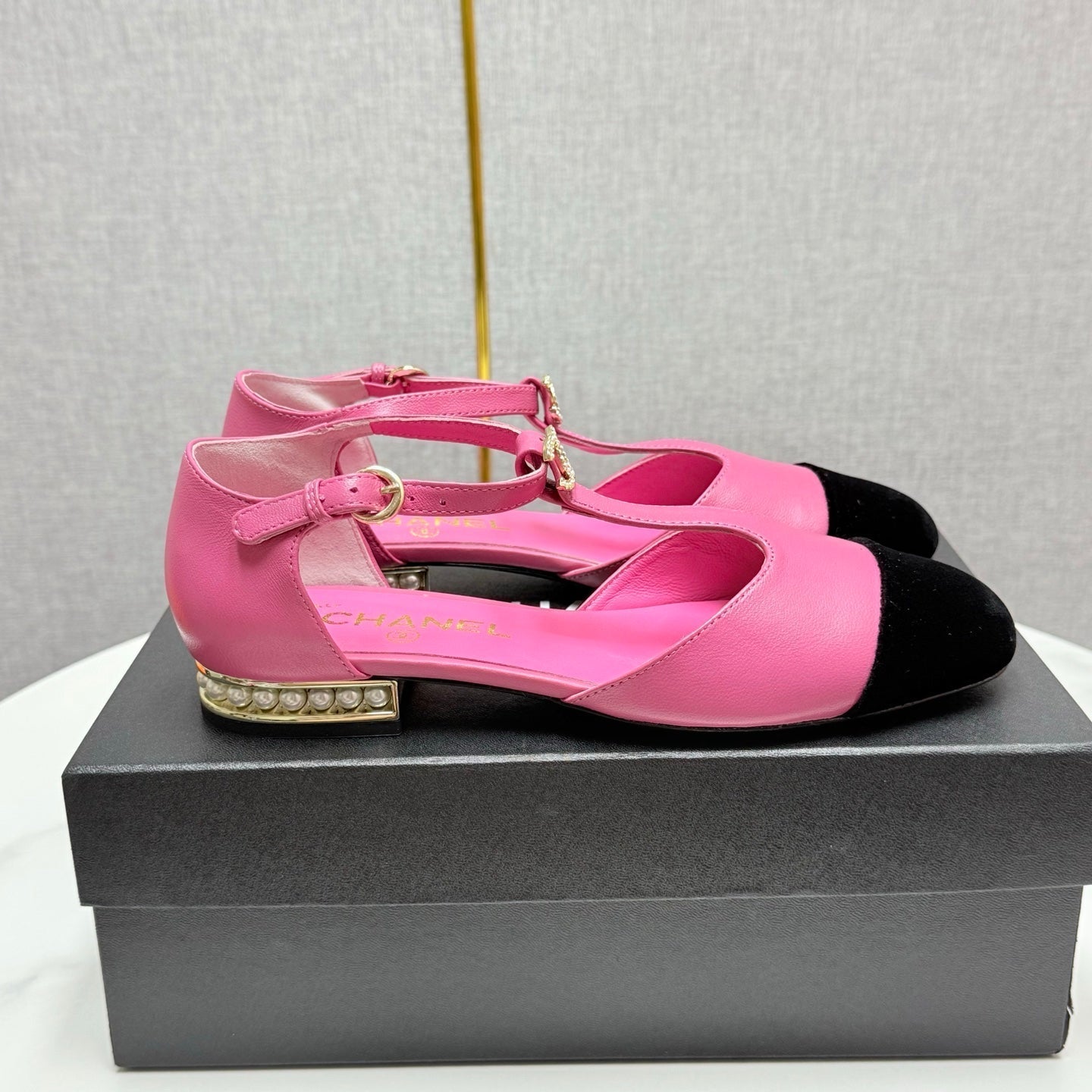 CHANEL MARY JANE 25S IN PINK LAMBSKIN AND BLACK SUEDE WITH PEARL HEEL
