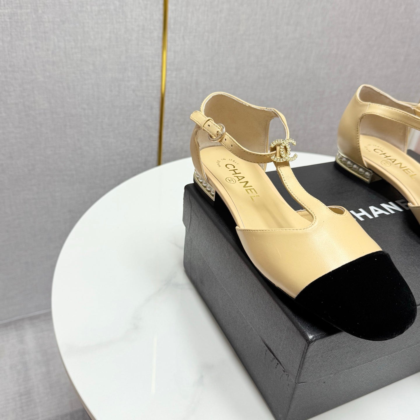CHANEL MARY JANE 25S IN BEIGE LAMBSKIN AND BLACK SUEDE WITH PEARL HEEL
