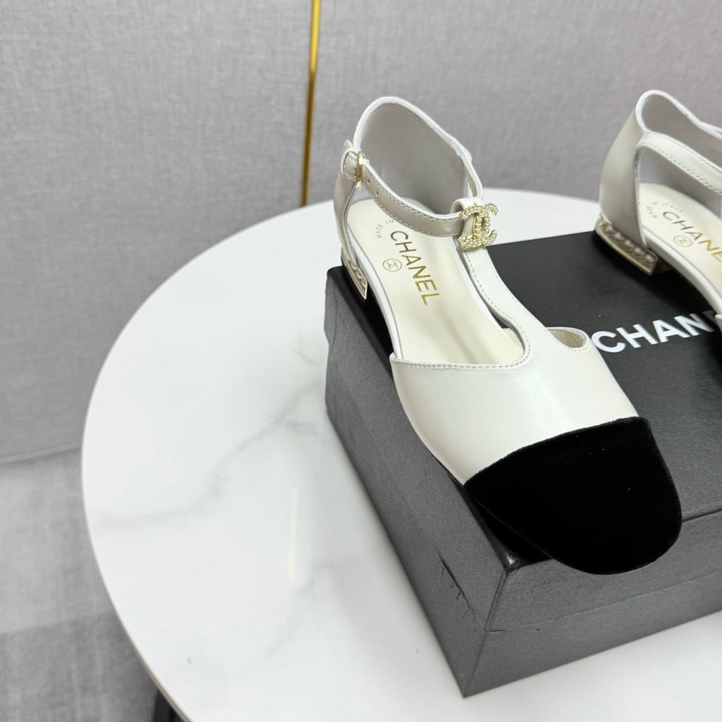CHANEL MARY JANE 25S IN WHITE LAMBSKIN AND BLACK SUEDE WITH PEARL HEEL