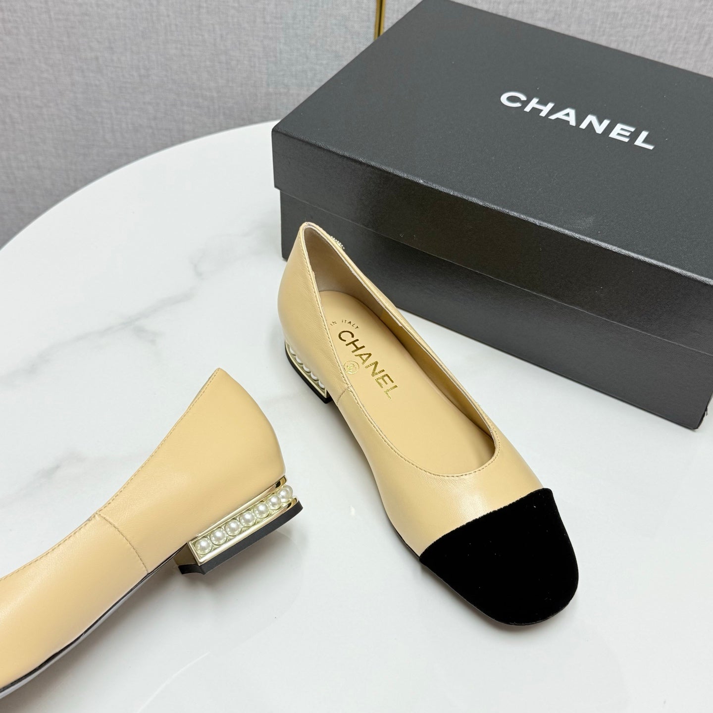 CHANEL BALLET FLATS 25S IN BEIGE LAMBSKIN AND BLACK SUEDE WITH PEARL HEEL