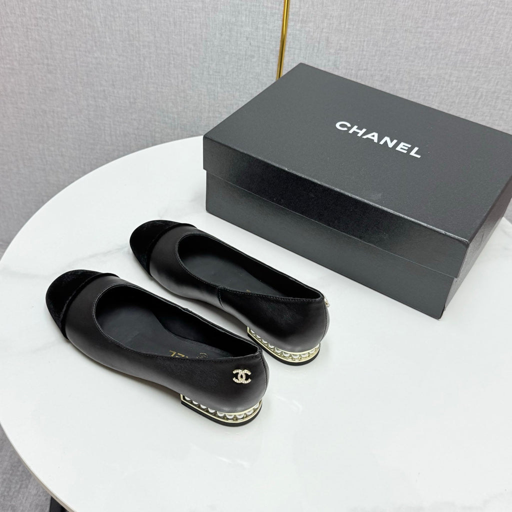 CHANEL BALLET FLATS 25S IN BLACK LAMBSKIN AND SUEDE WITH PEARL HEEL