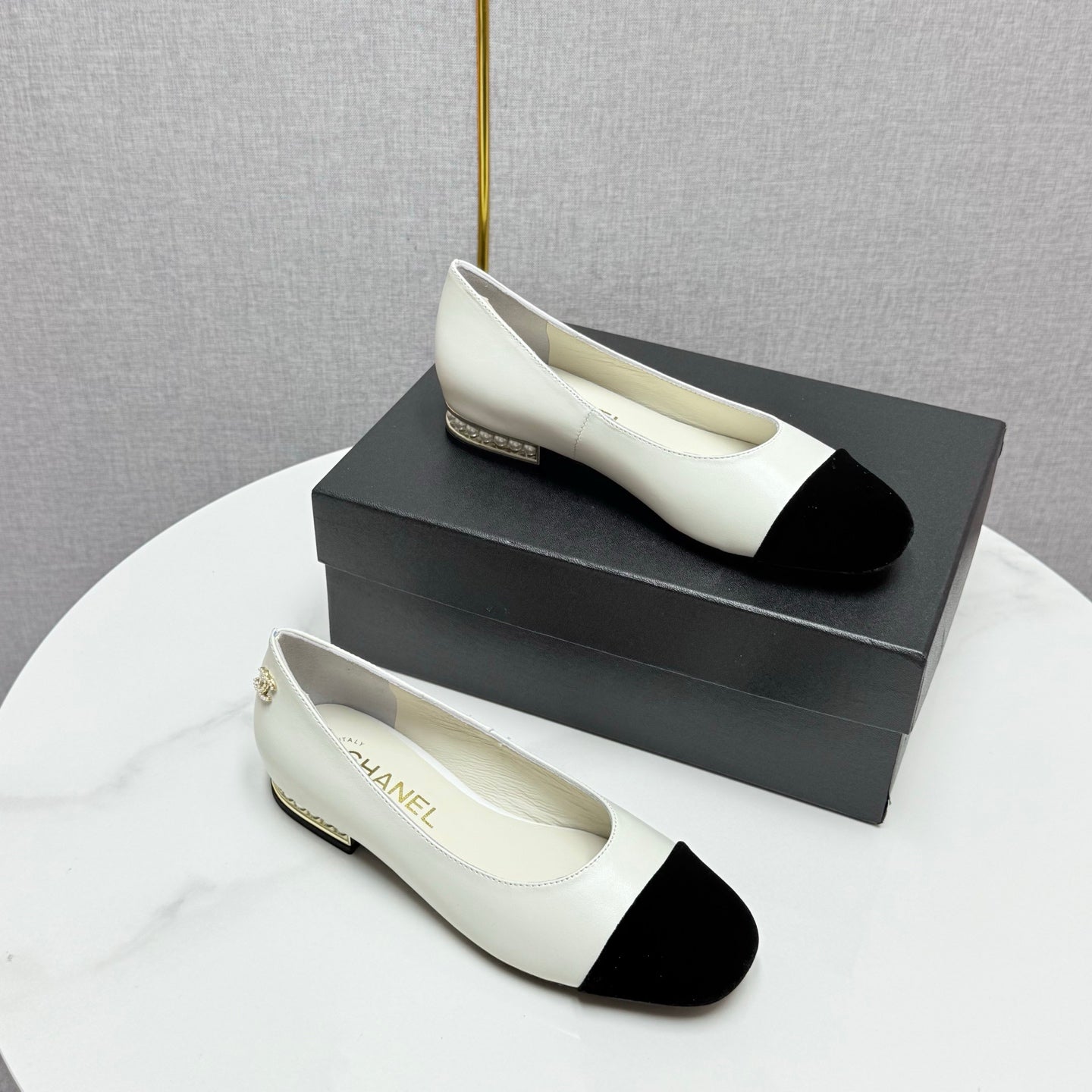 CHANEL BALLET FLATS 25S IN WHITE LAMBSKIN AND BLACK SUEDE WITH PEARL HEEL