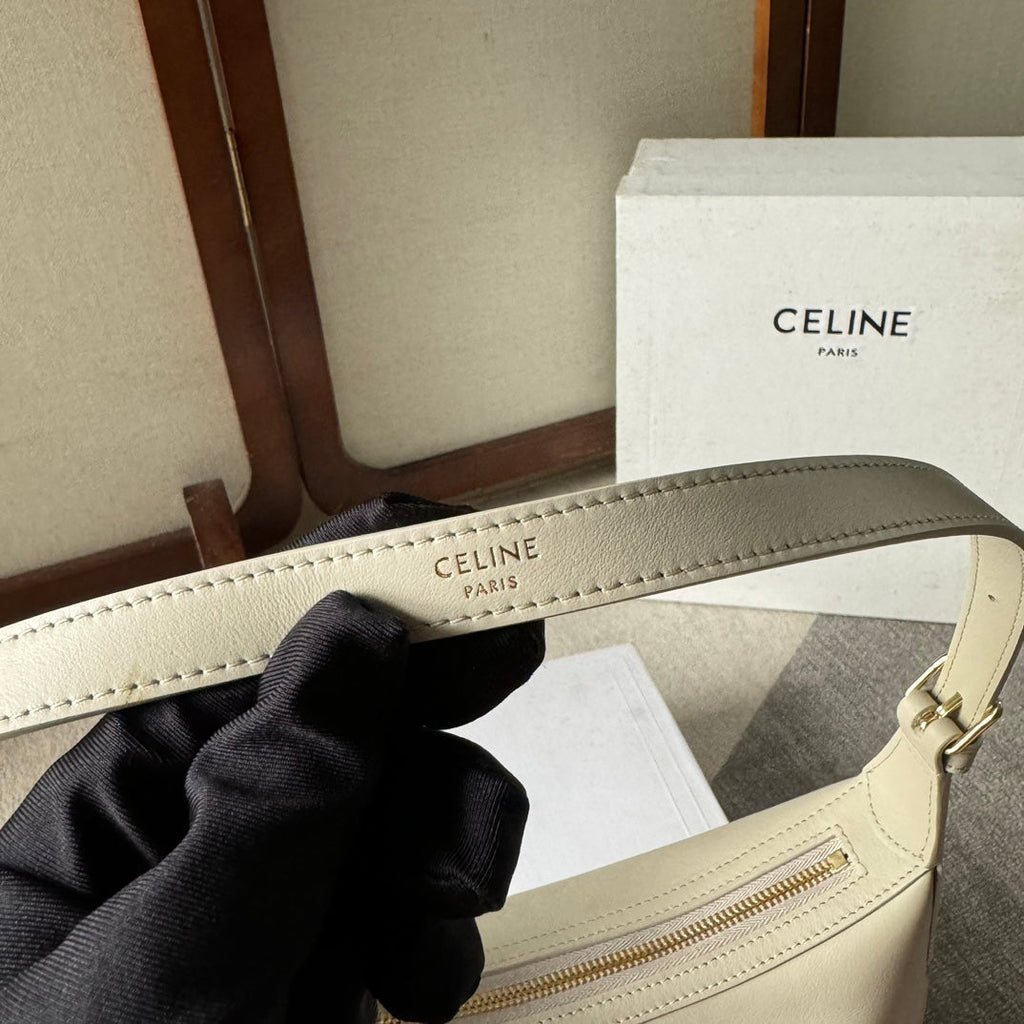 CELINE SMALL HELOÏSE BAG CUIR 22 IN WHITE CALFSKIN EMBOSSED LOGO