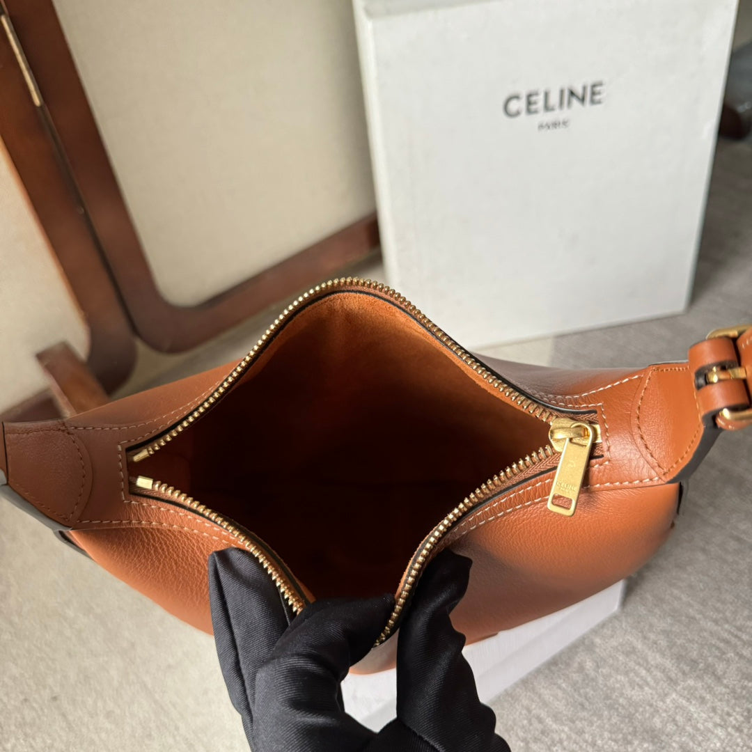 CELINE SMALL HELOÏSE BAG CUIR 22 IN GINGER ORANGE CALFSKIN EMBOSSED LOGO
