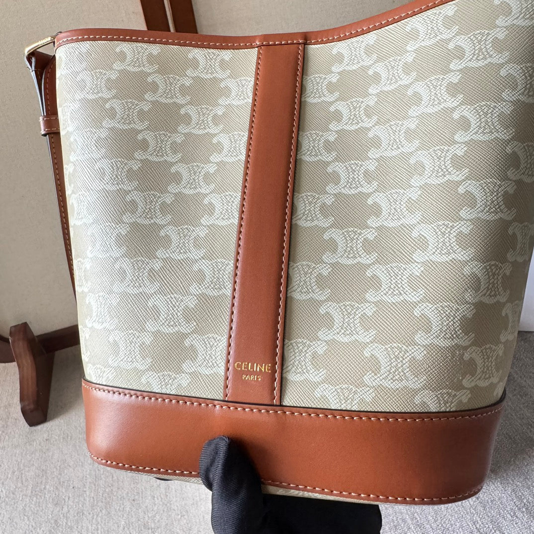 CELINE BUCKET 30 IN BEIGE TRIOMPHE CANVAS AND RED BROWN CALFSKIN TRIM