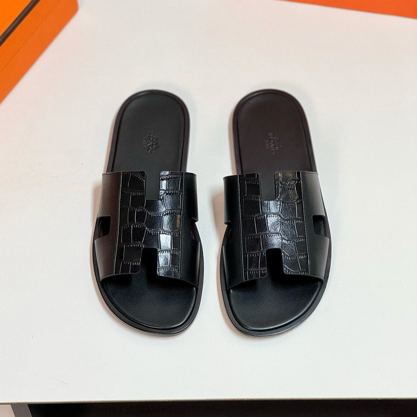 HERMES IZMIR SANDAL BLACK LAMBSKIN WITH PATTERNS