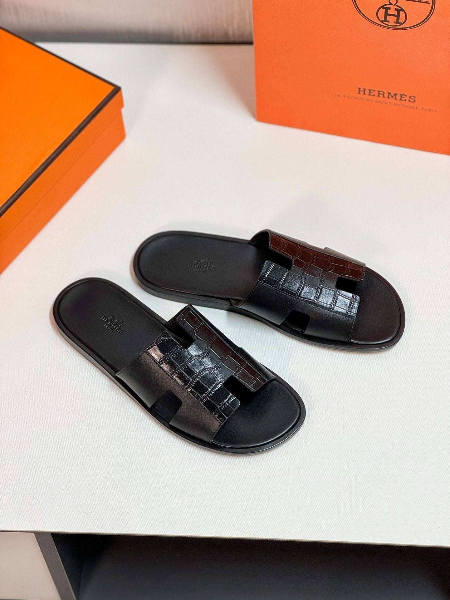 HERMES IZMIR SANDAL BLACK LAMBSKIN WITH PATTERNS