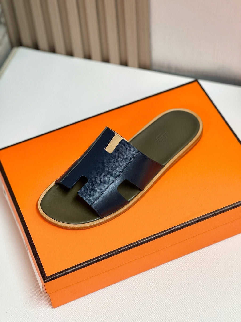 HERMES Izmir sandal crocodide black
