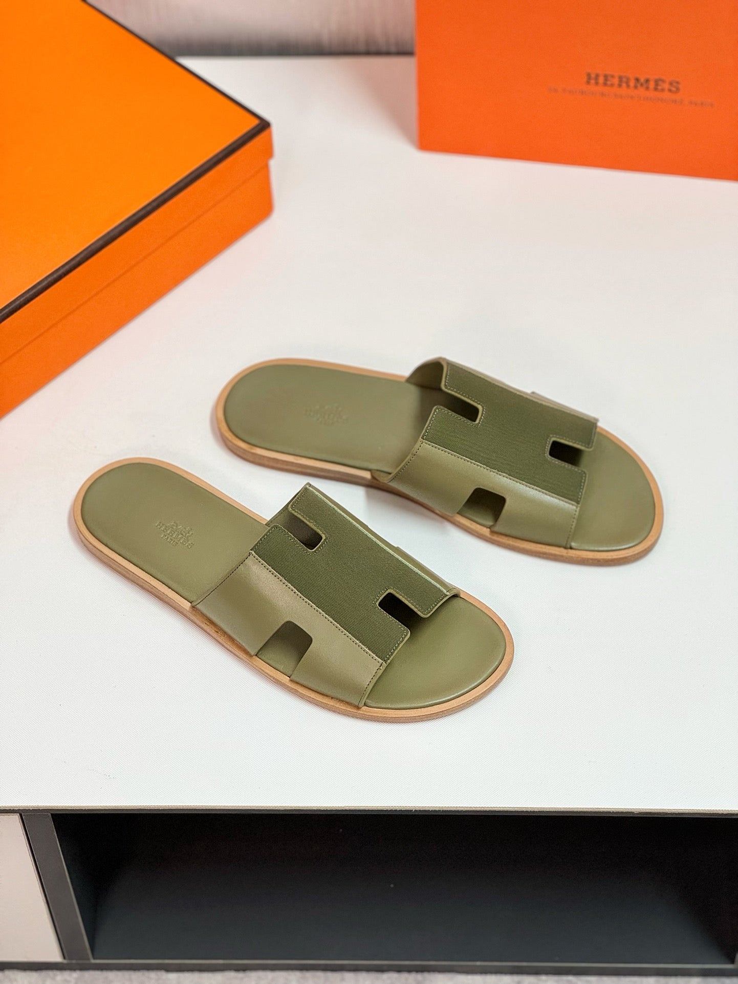 HERMES IZMIR SANDAL OLIVE MIX MOSS LAMBSKIN