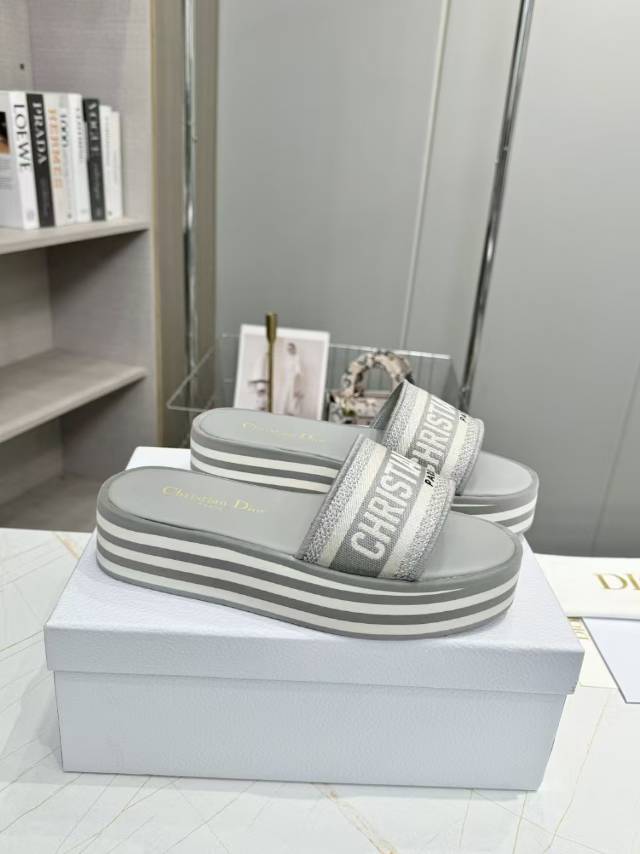 DIOR CD DWAY PLATFORM SLIDE IN GRAY AND WHITE COTTON STRIPED SOLE