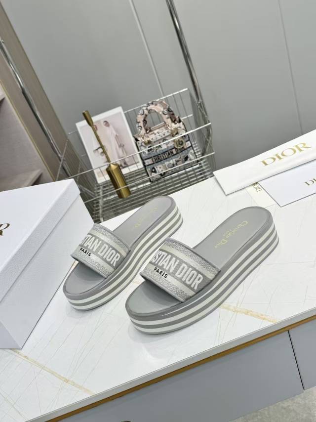 DIOR CD DWAY PLATFORM SLIDE IN GRAY AND WHITE COTTON STRIPED SOLE