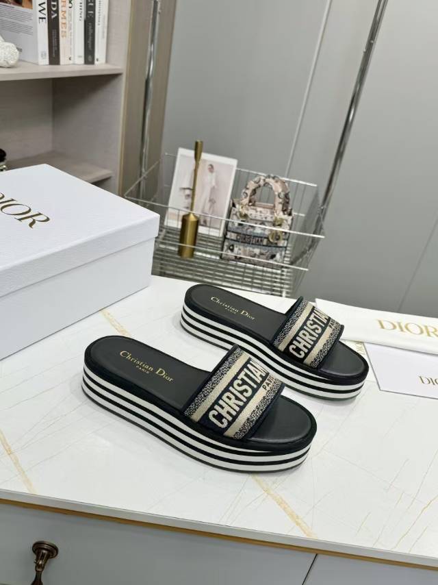 DIOR CD DWAY PLATFORM SLIDE IN BLACK AND WHITE COTTON STRIPED SOLE