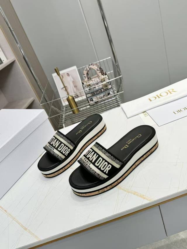 DIOR CD DWAY PLATFORM SLIDE IN BLACK AND WHITE COTTON EMBOSSED LOGO