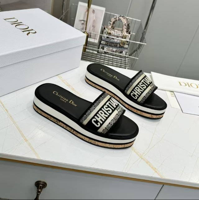 DIOR CD DWAY PLATFORM SLIDE IN BLACK AND WHITE COTTON EMBOSSED LOGO