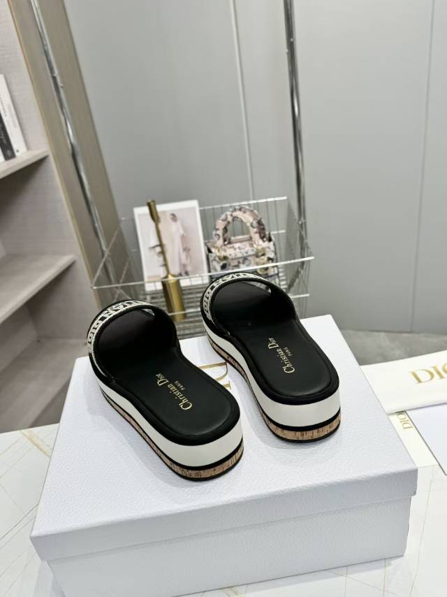 DIOR CD DWAY PLATFORM SLIDE IN BLACK AND WHITE COTTON EMBOSSED LOGO