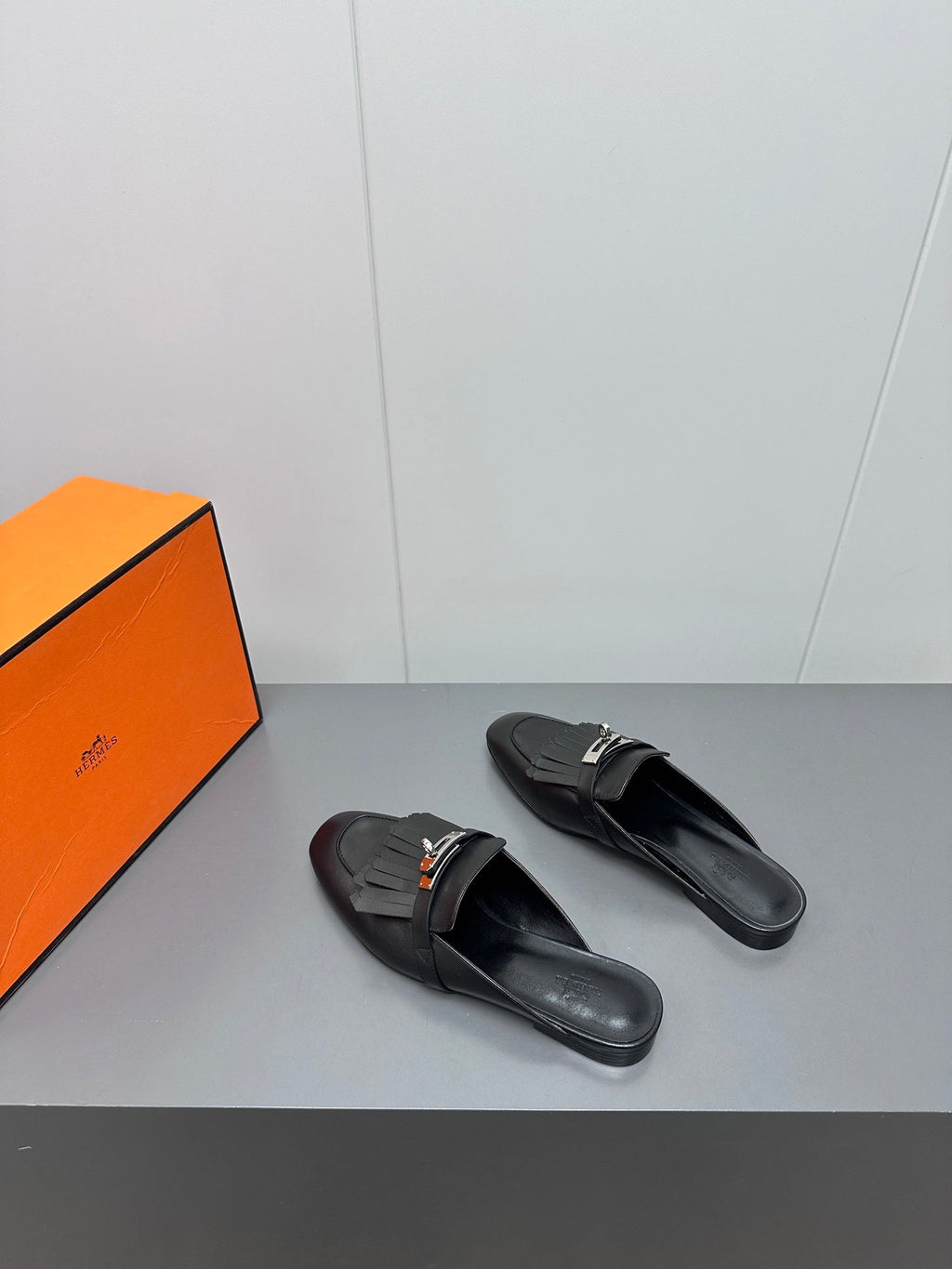 HERMES 0Z MULE IN BLACK LAMBSKIN WITH FRINGE DETAIL