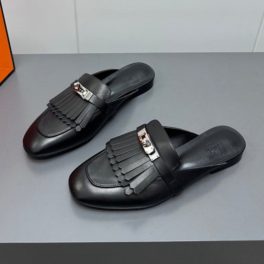 HERMES 0Z MULE IN BLACK LAMBSKIN WITH FRINGE DETAIL