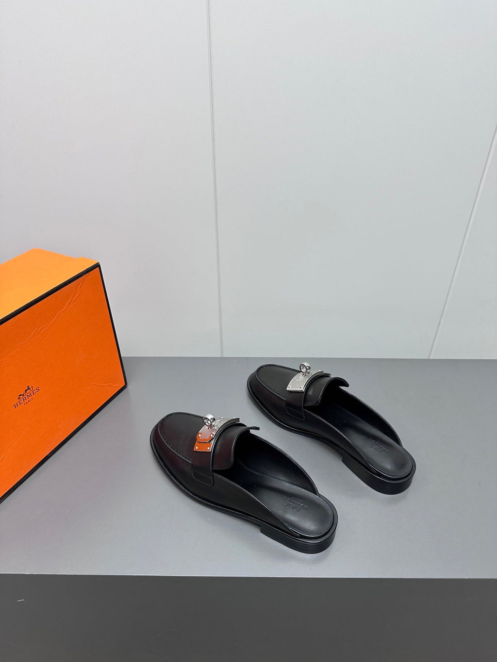 HERMES 0Z MULE IN BLACK LAMBSKIN