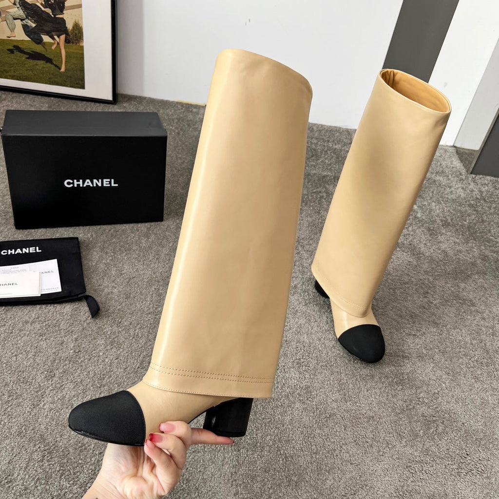 CHANEL 25S HIGH BOOTS 55MM IN CARAMEL BEIGE CALFSKIN AND BLACK CANVAS GOLD HARDWARE