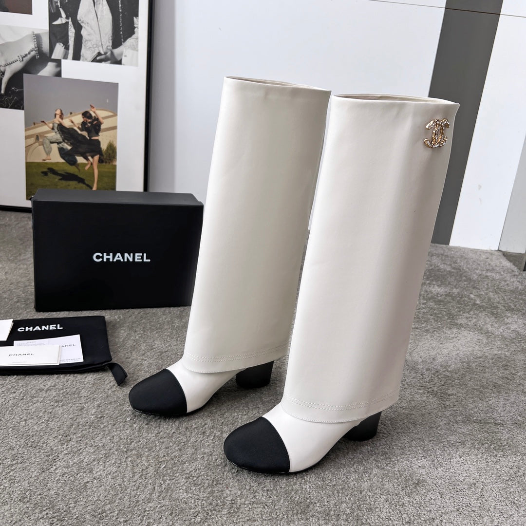 CHANEL 25S HIGH BOOTS 55MM IN IVORY BLACK CALFSKIN AND CANVAS GOLD HARDWARE