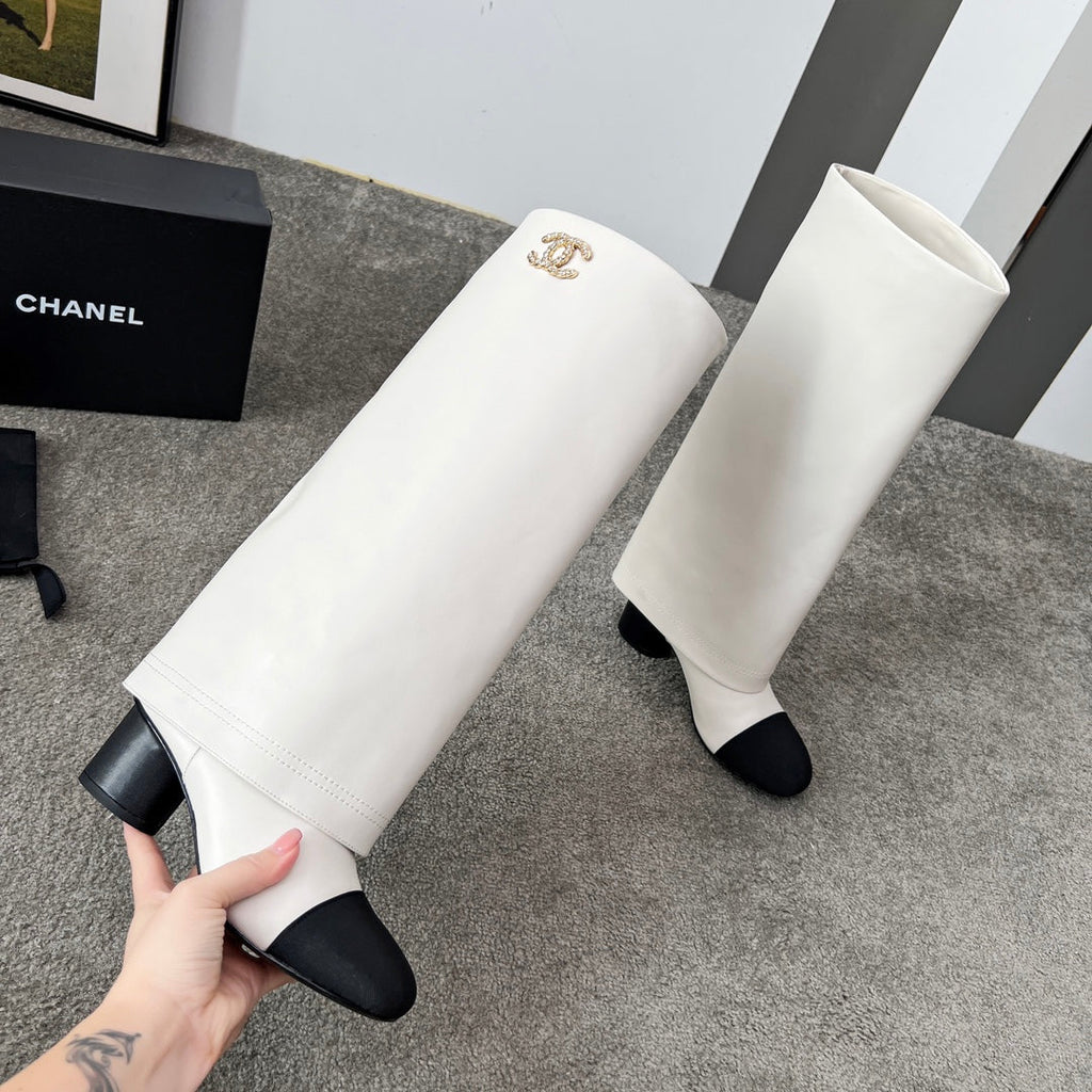 CHANEL 25S HIGH BOOTS 55MM IN IVORY BLACK CALFSKIN AND CANVAS GOLD HARDWARE