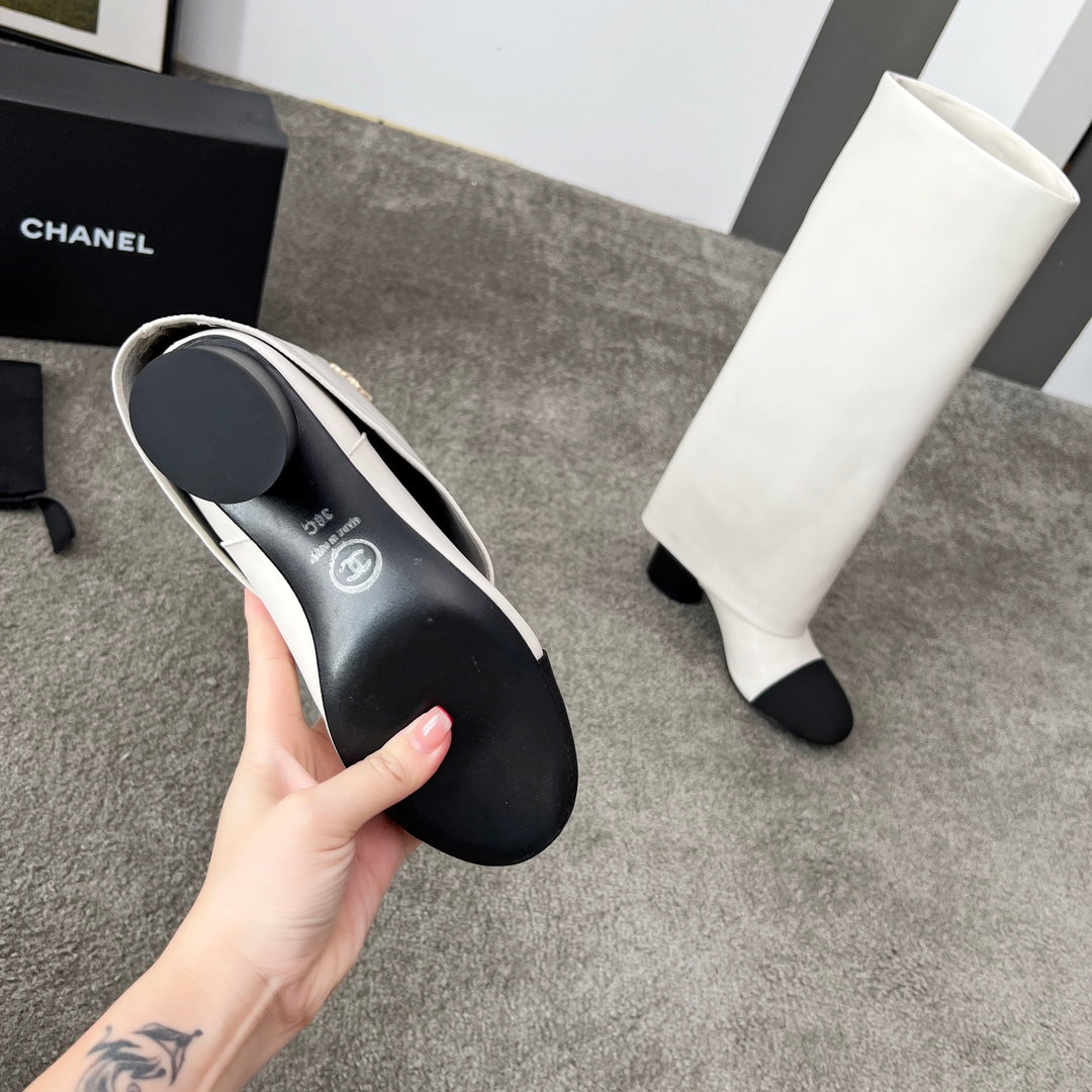 CHANEL 25S HIGH BOOTS 55MM IN IVORY BLACK CALFSKIN AND CANVAS GOLD HARDWARE