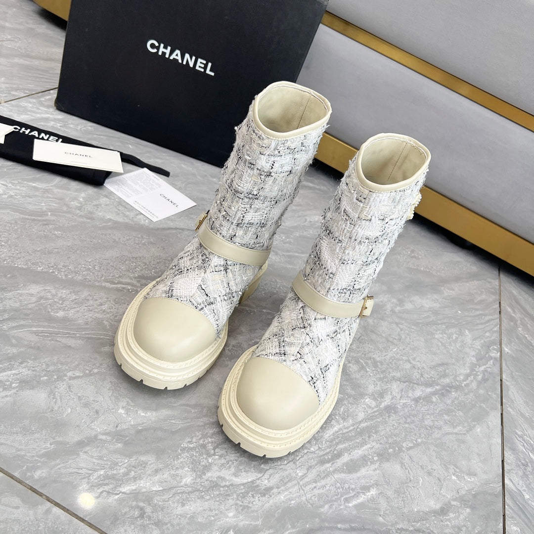 CHANEL 25S MID-CALF BOOTS 45MM IN BEIGE CALFSKIN AND WHITE TWEED GOLD HARDWARE