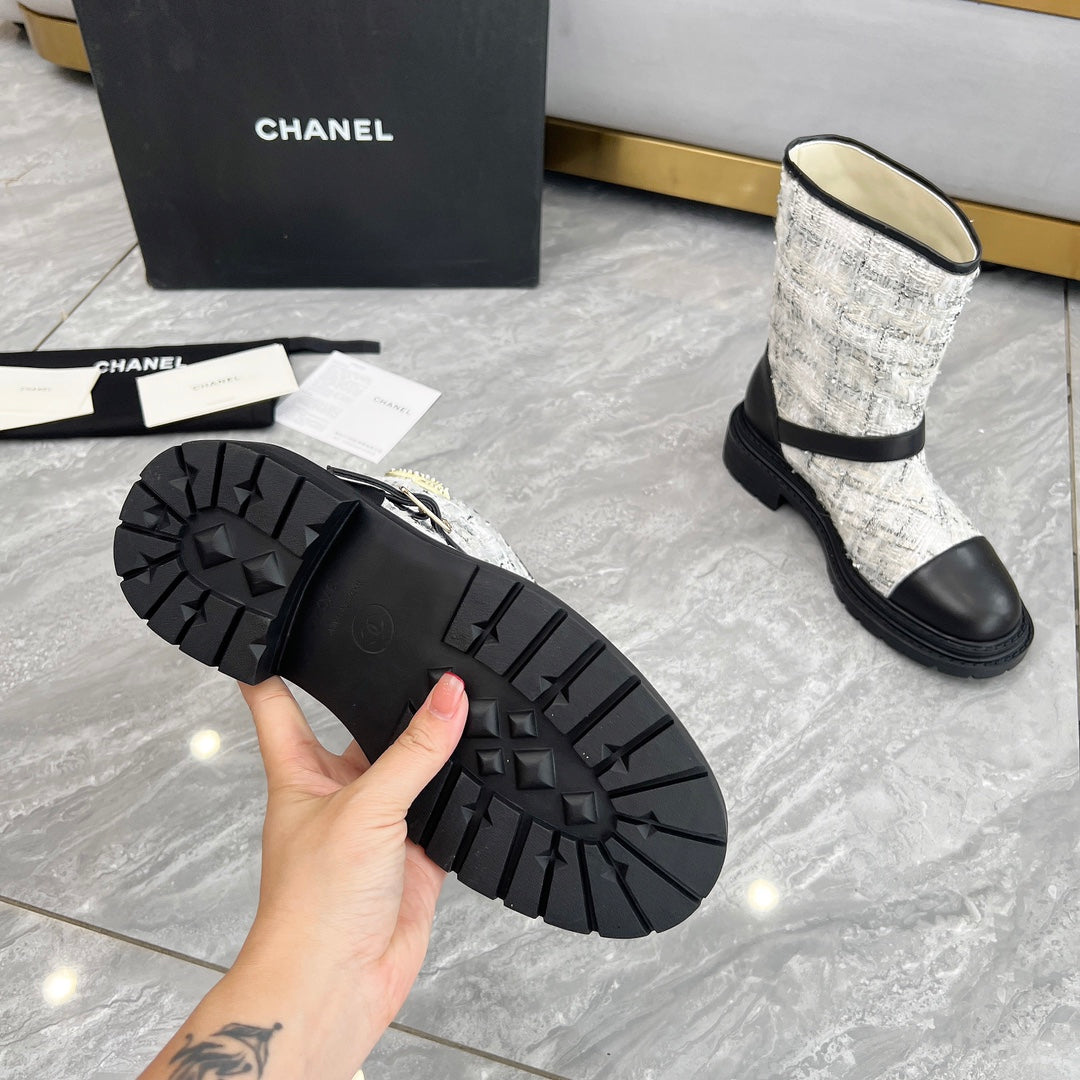 CHANEL 25S MID-CALF BOOTS 45MM IN BLACK CALFSKIN AND WHITE TWEED GOLD HARDWARE