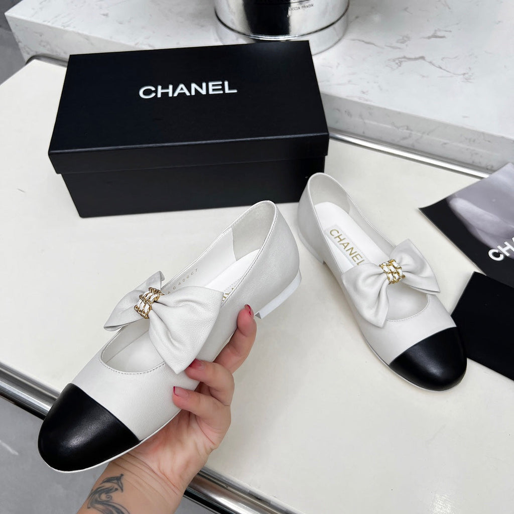 CHANEL 25S MARY JANES IN WHITE MIX BLACK CALFSKIN WITH BOW GOLD HARDWARE