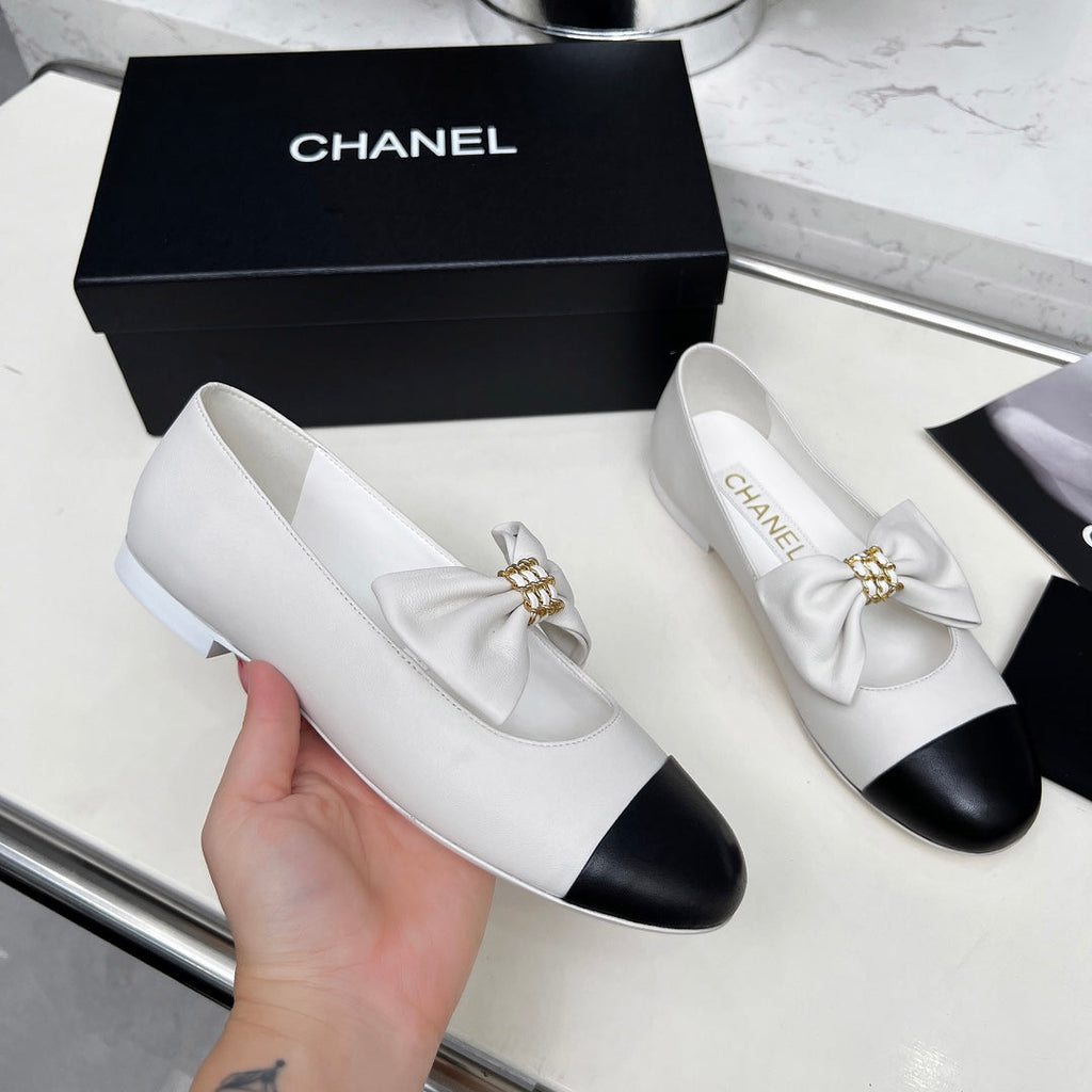 CHANEL 25S MARY JANES IN WHITE MIX BLACK CALFSKIN WITH BOW GOLD HARDWARE
