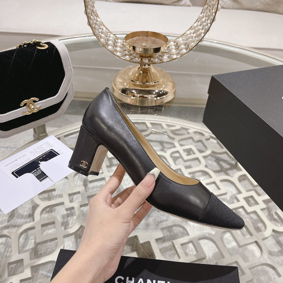 CHANEL pump 6.5 black lambskin