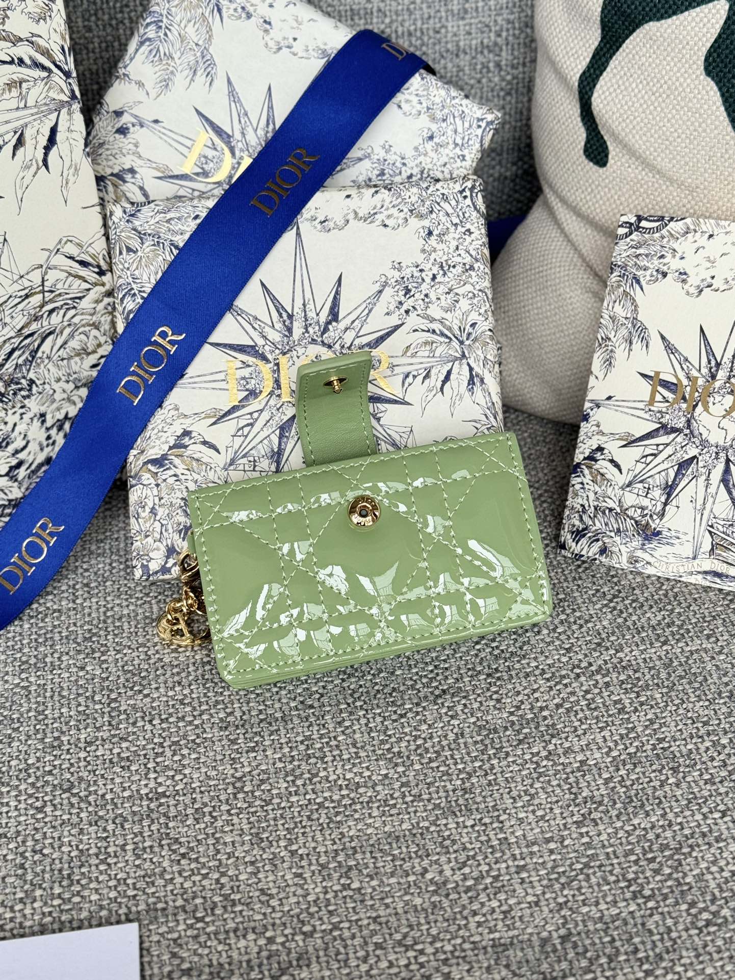 DIOR LADY JASMINE CARD HOLDER 10 IN LIGHT GREEN QUILTED PATENT CALFSKIN