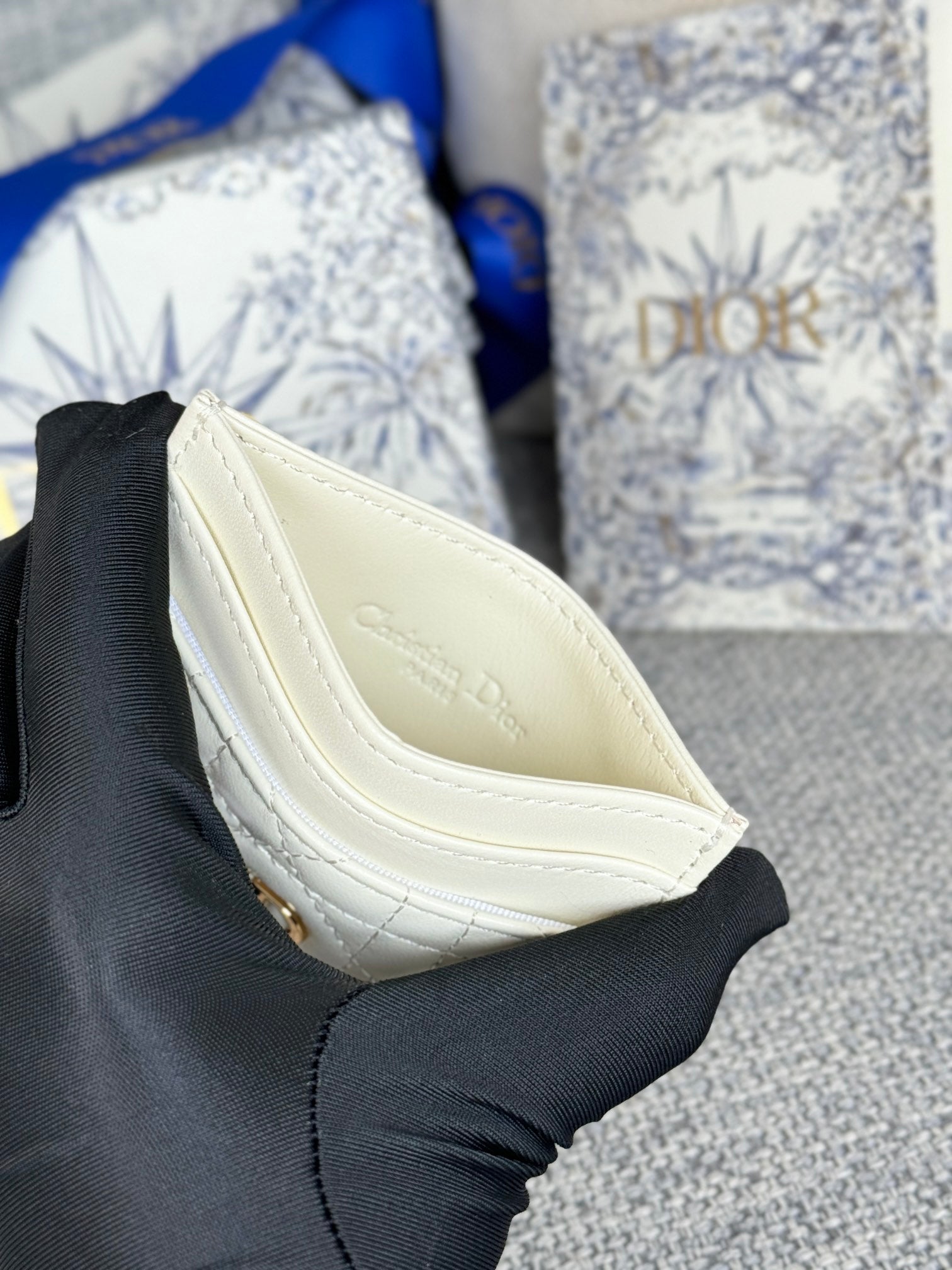DIOR CARO FREESIA CARD HOLDER 10 IN WHITE CANNAGE CALFSKIN