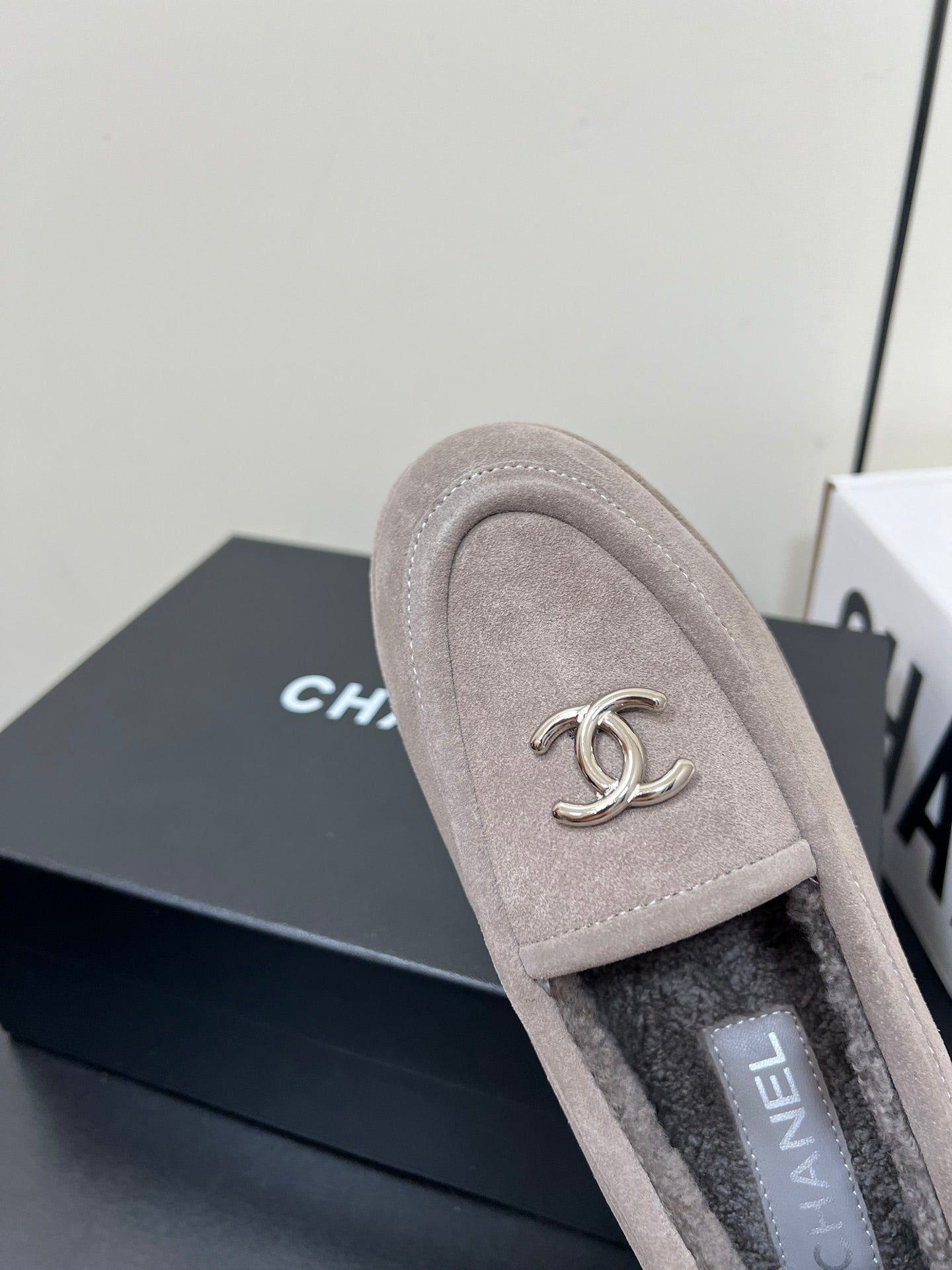 CHANEL LOAFER IN KHAKI BROWN SUEDE AND SOLF FLEECE LINING