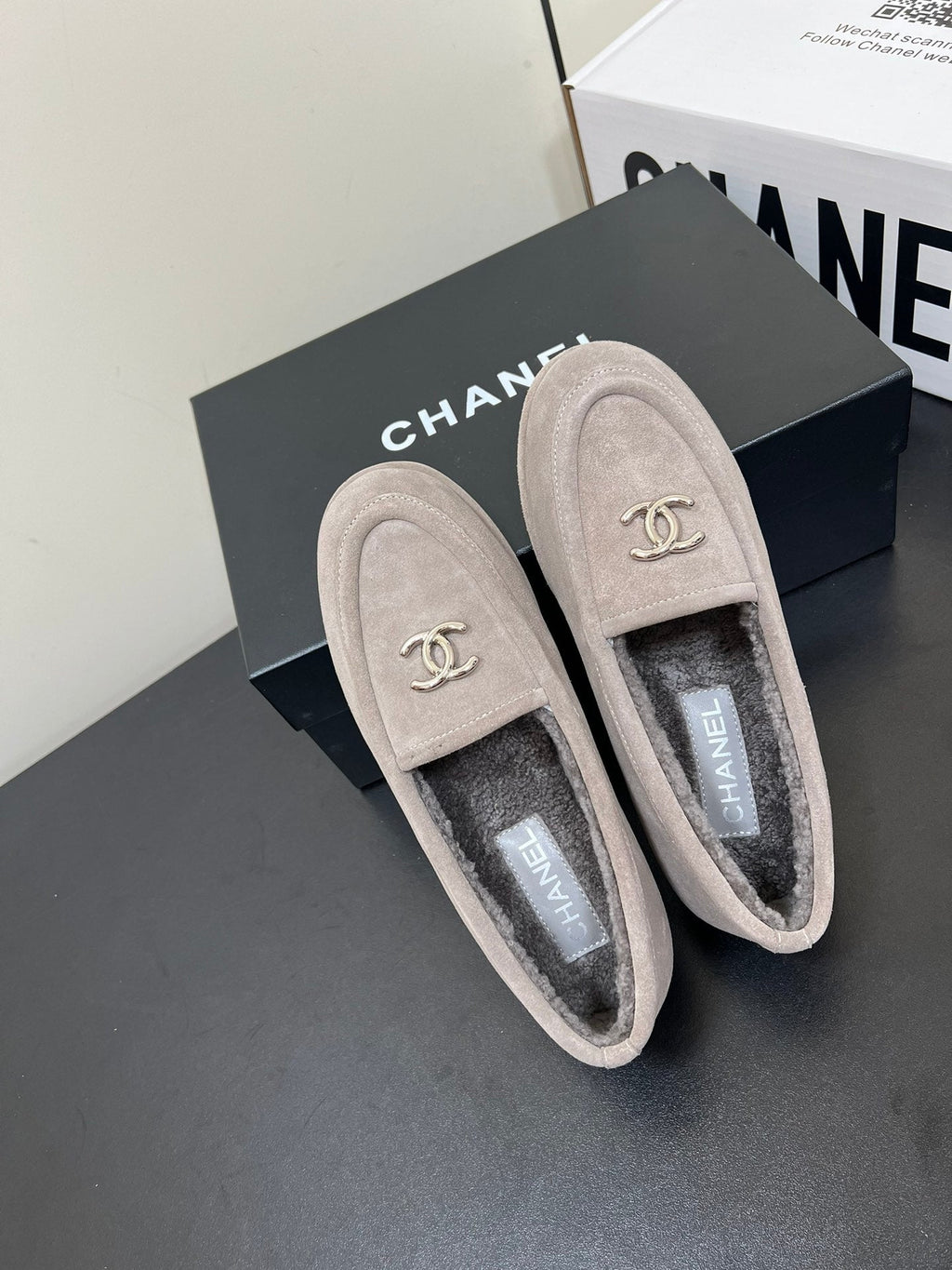 CHANEL LOAFER IN KHAKI BROWN SUEDE AND SOLF FLEECE LINING