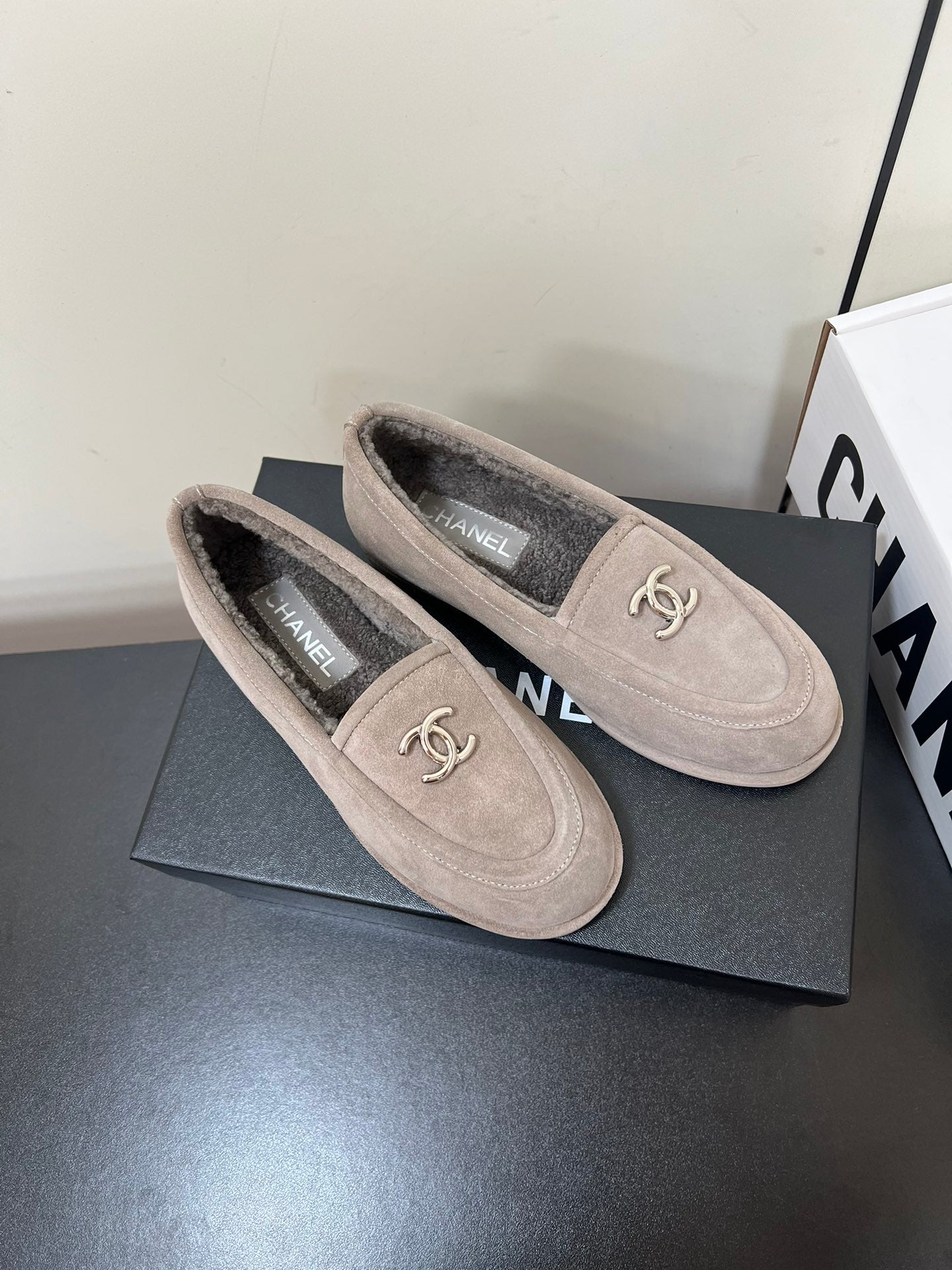 CHANEL LOAFER IN KHAKI BROWN SUEDE AND SOLF FLEECE LINING