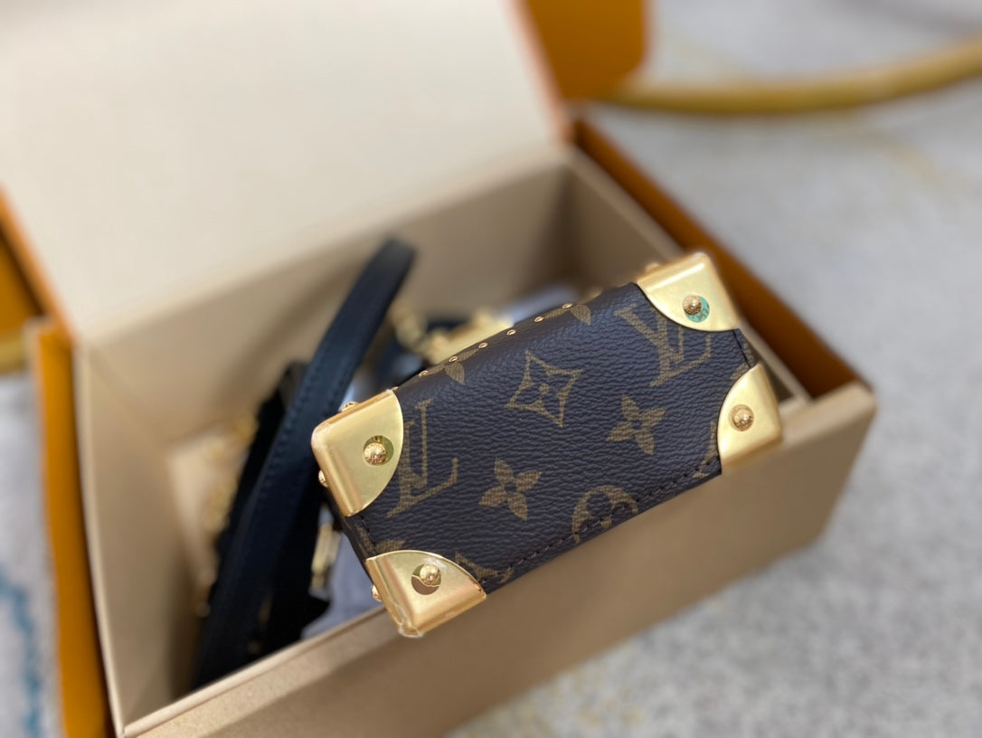 LOUIS VUITTON CAMERA BAG 17 IN BROWN MONOGRAM AND MONOGRAM REVERSE CANVAS