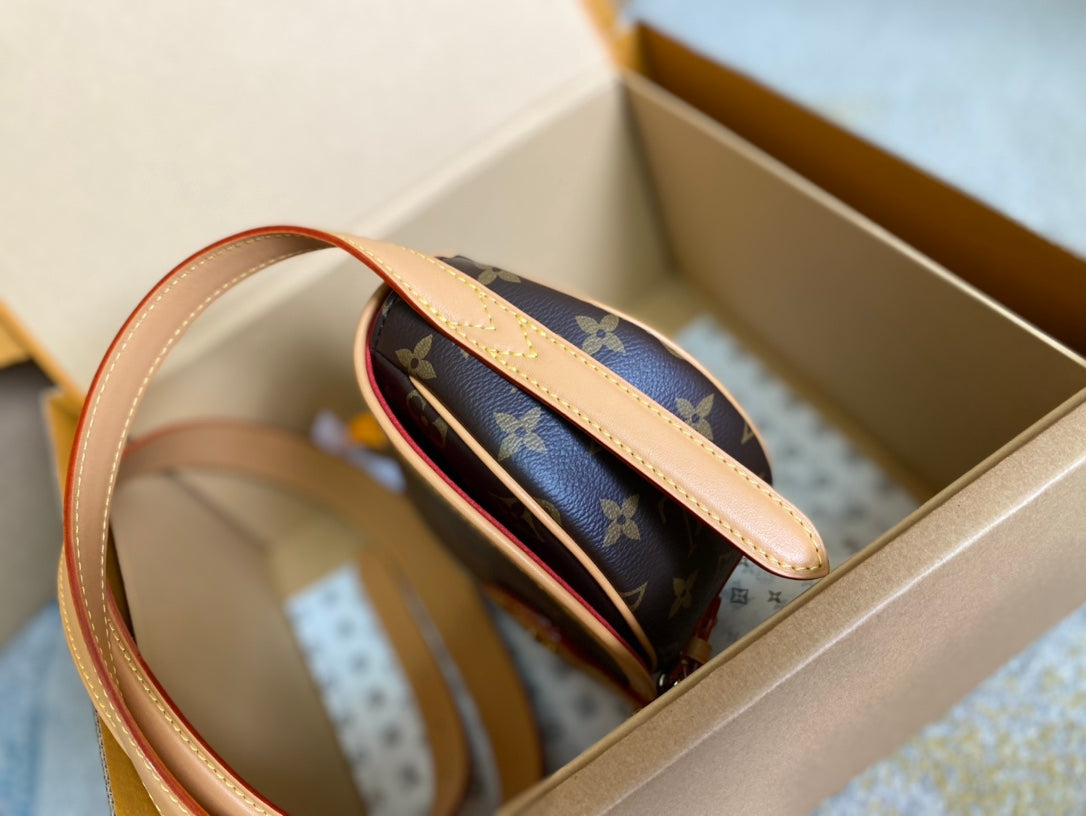 LOUIS VUITTON SADDLE BAG 18 IN BROWN MONOGRAM CANVAS AND LEATHER TRIM