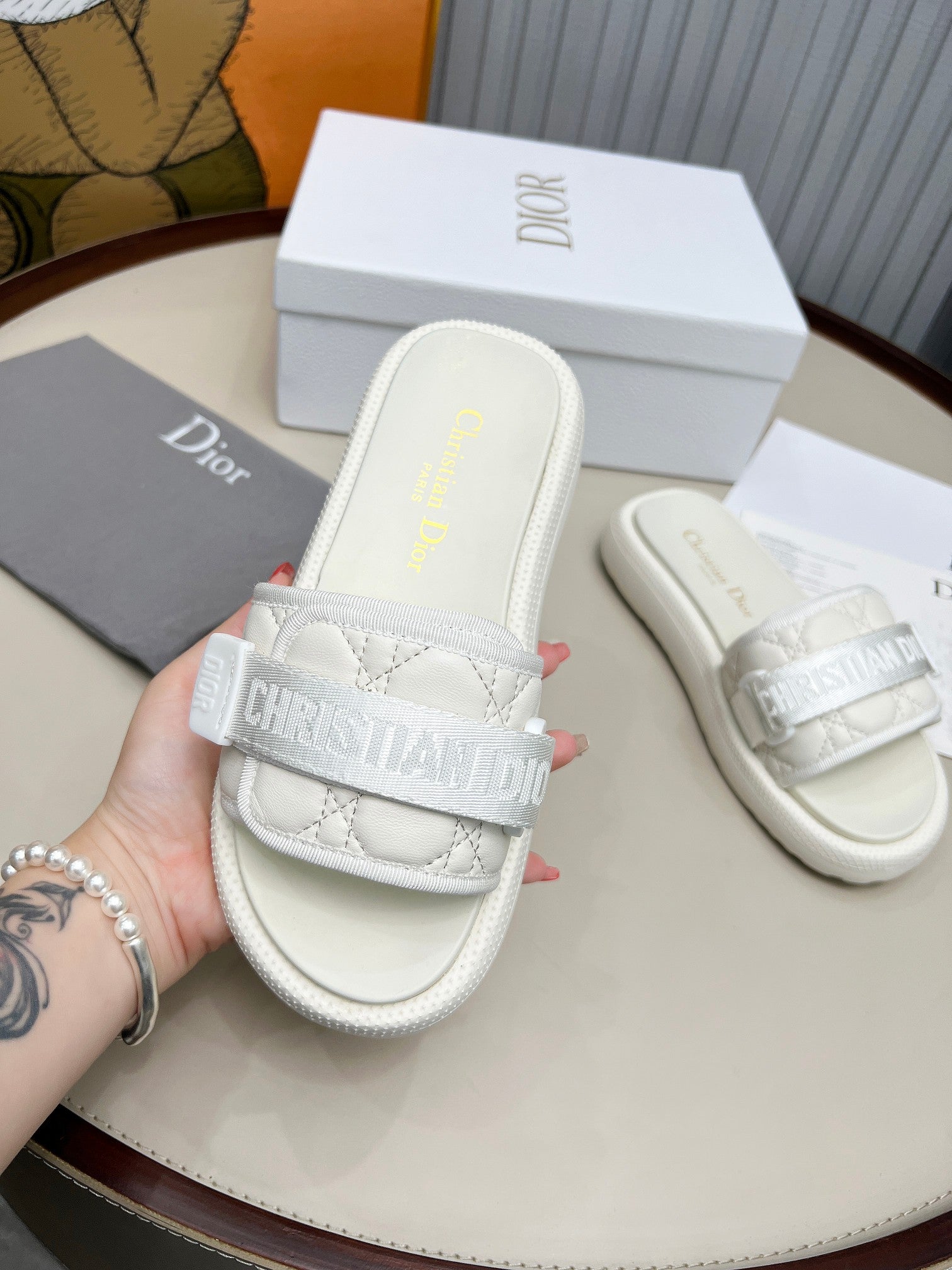 DIOR PLATFORM SLIDES 25S 50MM IN WHITE CALFSKIN AND ELECTRIC FABRIC