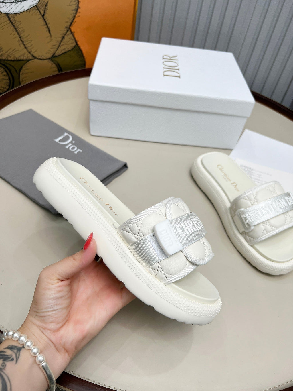 DIOR PLATFORM SLIDES 25S 50MM IN WHITE CALFSKIN AND ELECTRIC FABRIC