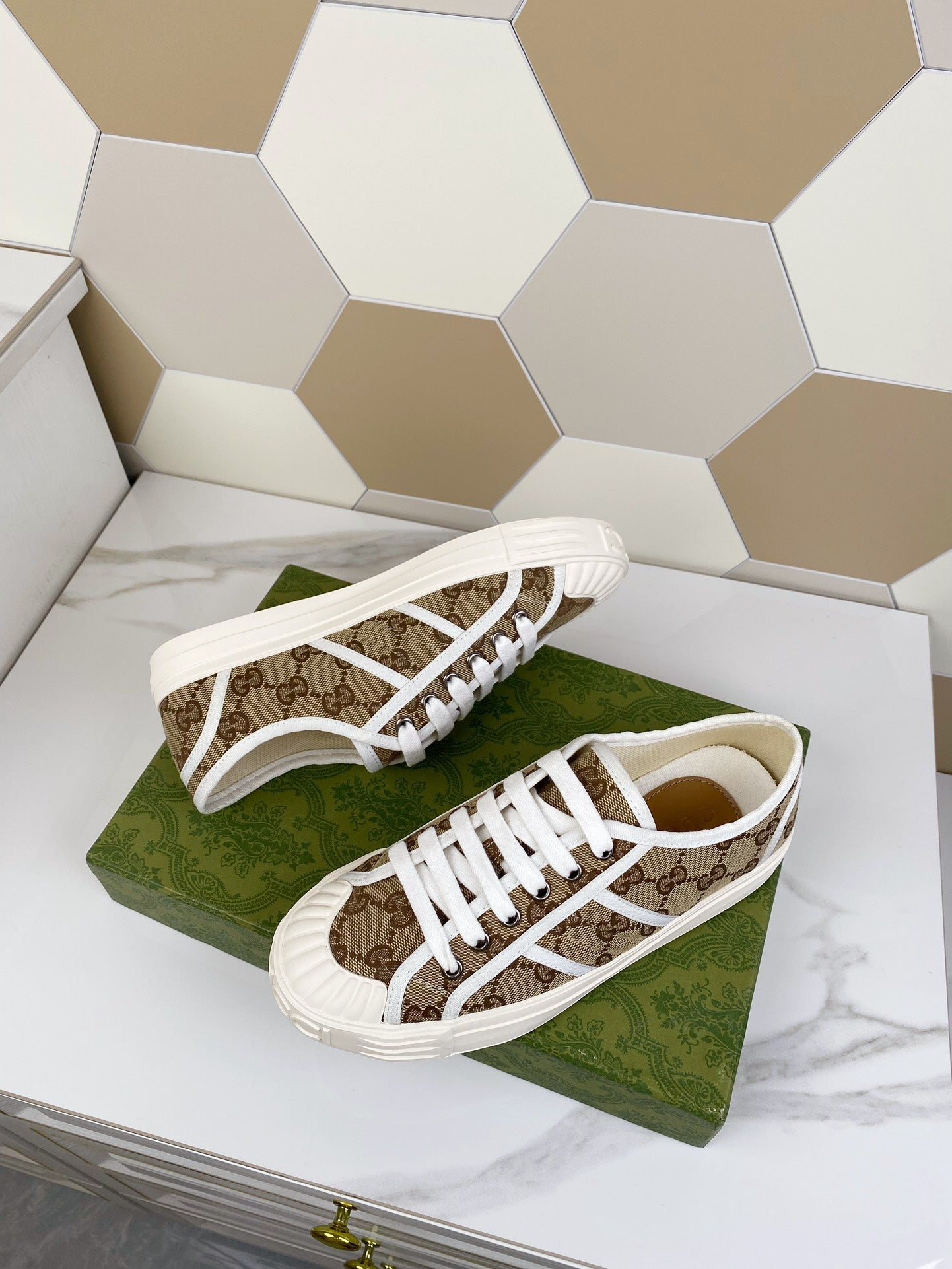 GUCCI JULIO SNEAKER WITH WEB BROWN PATTERNED CANVAS