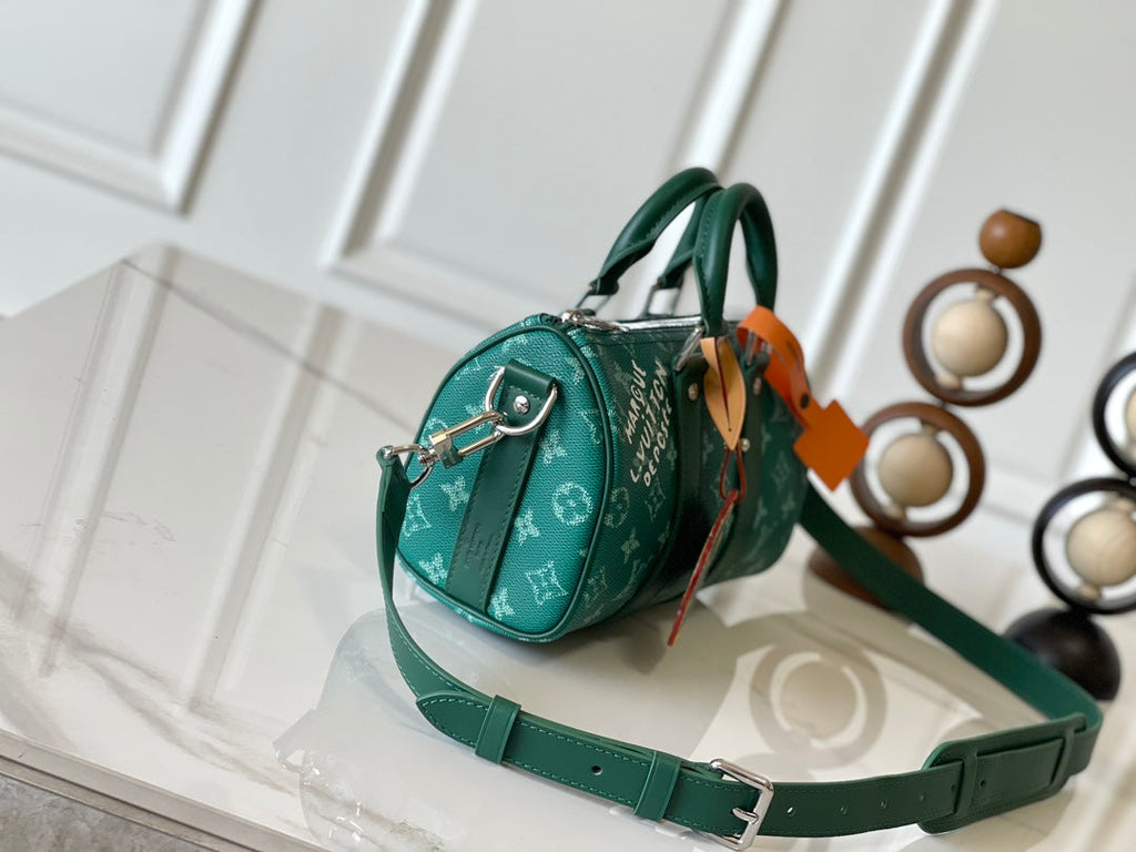 LOUIS VUITTON KEEPALL BANDOULIÈRE 25 IN GREEN MONOGRAM HERITAGE CANVAS