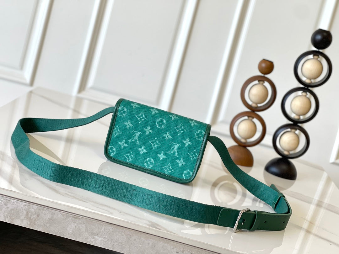 LOUIS VUITTON BOSPHORE WEARABLE WALLET 19 IN GREEN MONOGRAM HERITAGE CANVAS