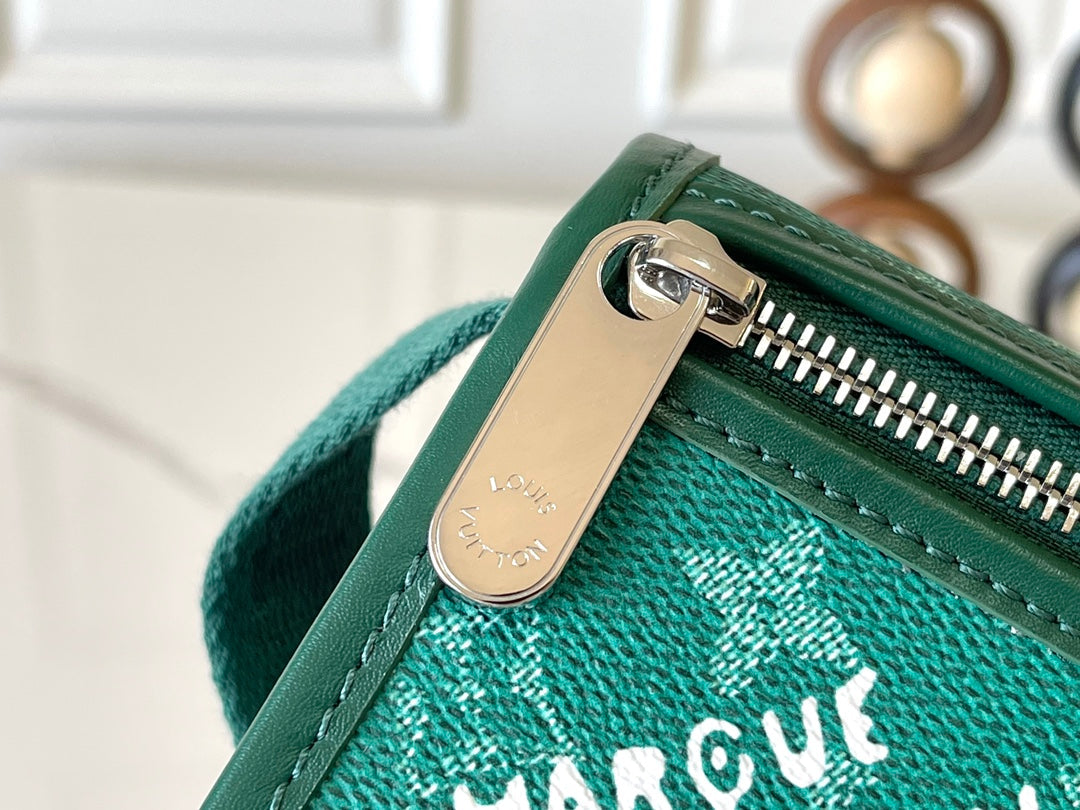 LOUIS VUITTON BOSPHORE WEARABLE WALLET 19 IN GREEN MONOGRAM HERITAGE CANVAS