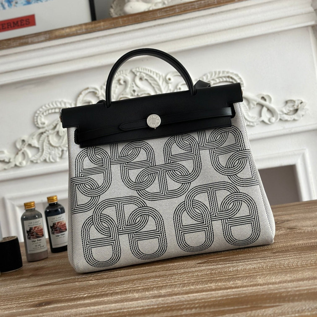 HERMES HERBAG ZIP 31 LAQUERED BAG IN OFF-WHITE MIX BLACK H PLUME CANVAS