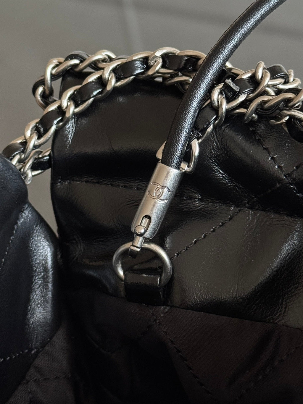 CHANEL MINI HOBO HANDBAG 20 IN BLACK CALFSKIN SILVER-TONE HARDWARE