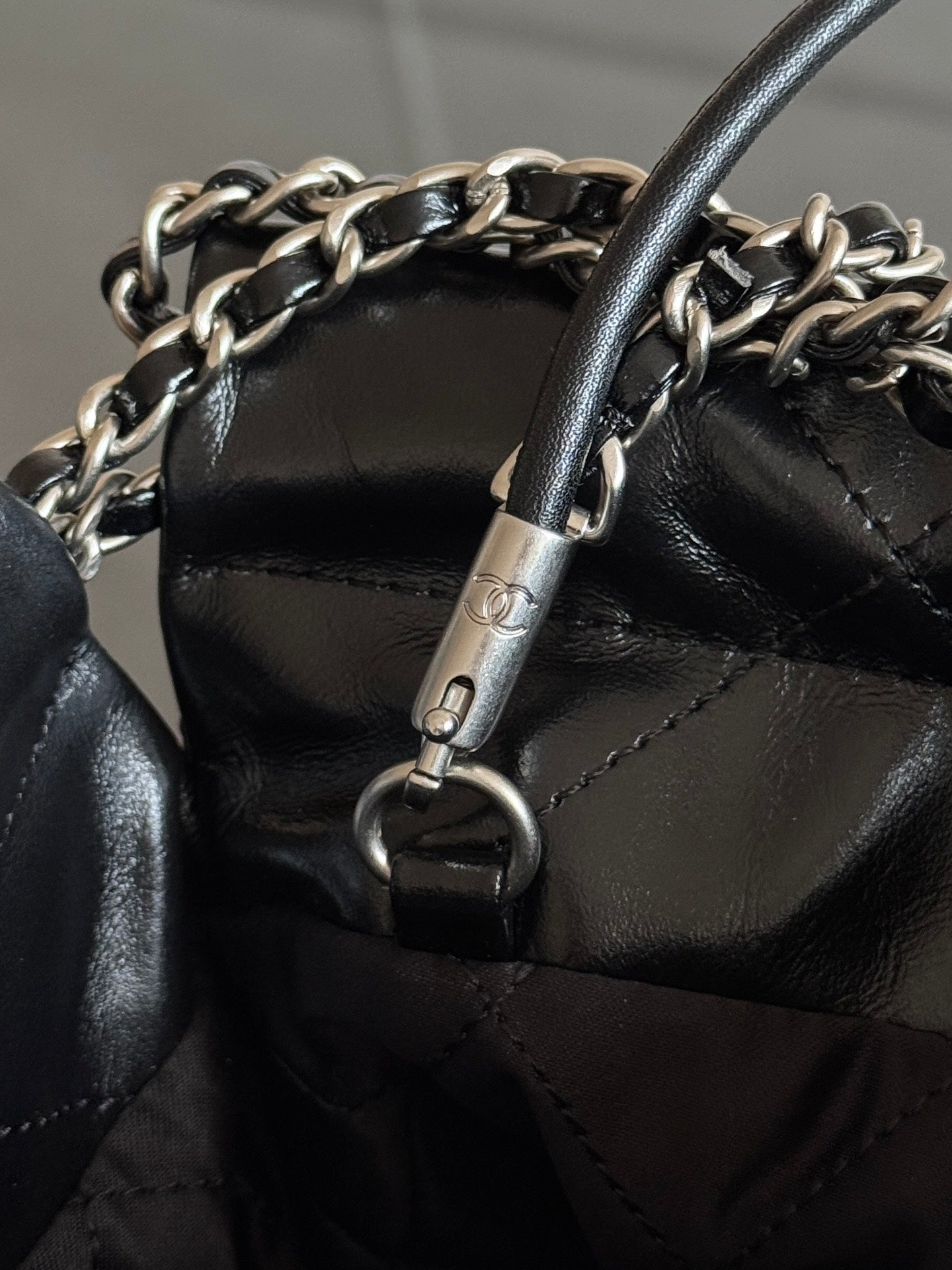 CHANEL MINI HOBO HANDBAG 20 IN BLACK CALFSKIN SILVER-TONE HARDWARE