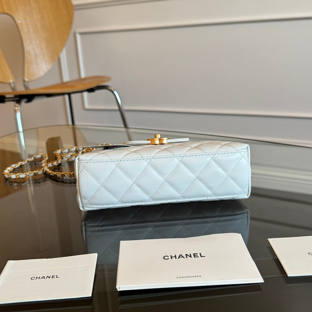 CHANEL KELLY SHOPPING BAG 19 IN WHITE CALFSKIN GOLD HARDWARE