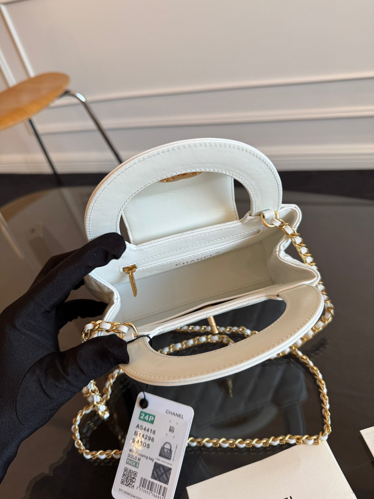CHANEL KELLY SHOPPING BAG 19 IN WHITE CALFSKIN GOLD HARDWARE